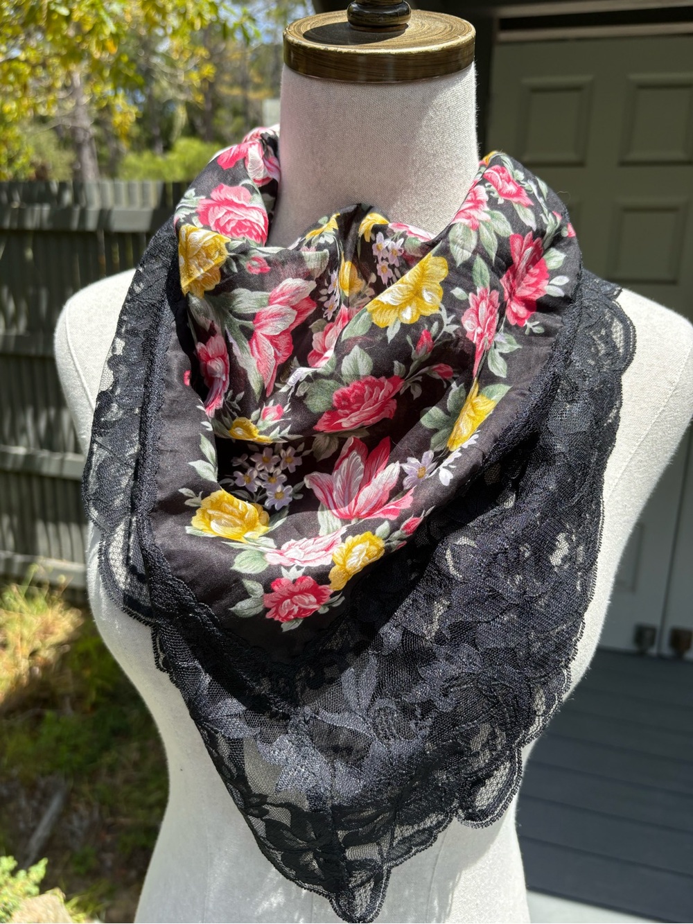 Rose 🌹 Floral Cottegecore Lace Trim Scarf with Pink & Yellow English Roses